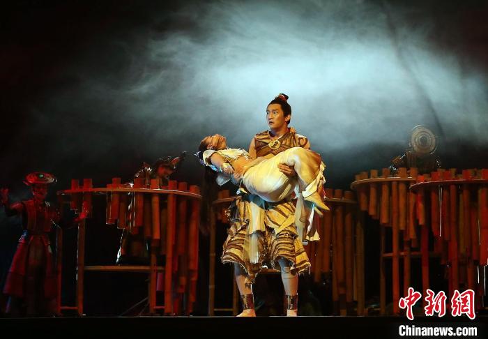 圖為《花腰竹女》演出劇照?！↑S興鴻 攝