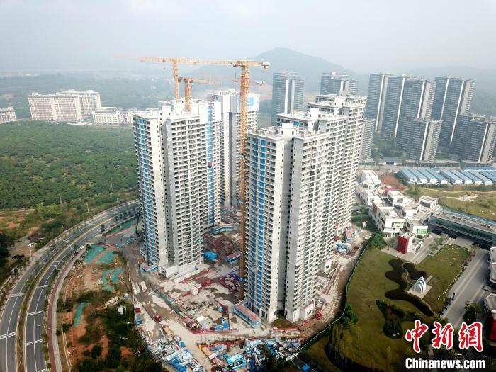 廣州一在建樓盤。 范少鵬 攝