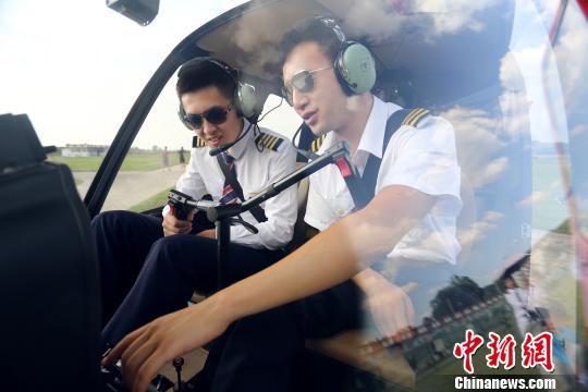 四川一高校開(kāi)設(shè)直升機(jī)駕駛專(zhuān)業(yè)未來(lái)年薪可達(dá)60萬(wàn)