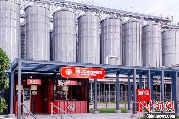 圖為基地原料立倉?！±钅宪?攝