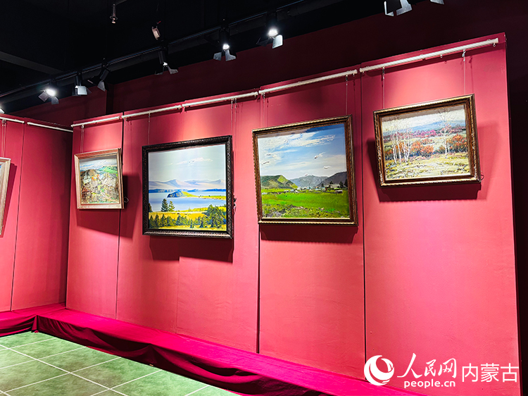 油畫寫生基地中展示的作品。人民網(wǎng)記者 張聿修攝