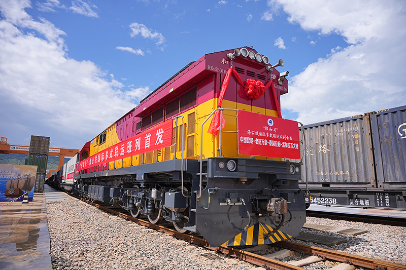 “鄭和號(hào)”海公鐵國(guó)際多式聯(lián)運(yùn)班列首發(fā)。騰俊國(guó)際陸港供圖