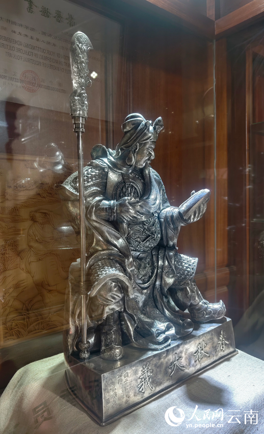 5寸發(fā)標制作的關(guān)公像。人民網(wǎng)記者 符皓攝