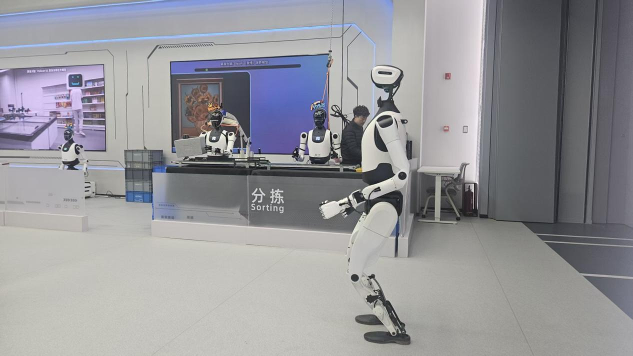 北京人形機(jī)器人創(chuàng)新中心。人民網(wǎng)記者 王震攝