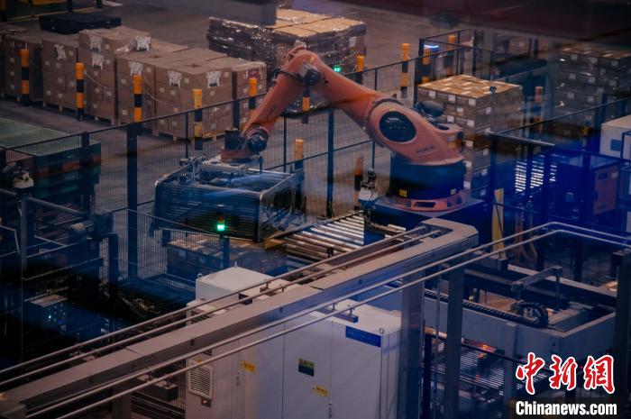 百威雪津啤酒莆田基地釀造幾乎都由自動化生產(chǎn)線完成，年產(chǎn)能達200萬噸?！±钅宪?攝