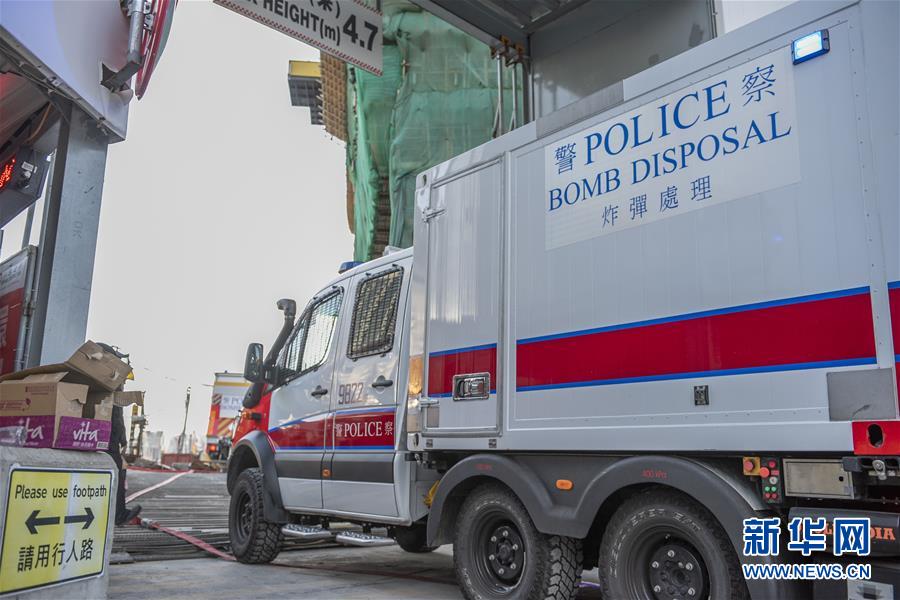 (港澳臺(tái)·香港故事·圖文互動(dòng))(4)用手觸摸二戰(zhàn)炸彈的人——訪香港警方拆彈專家
