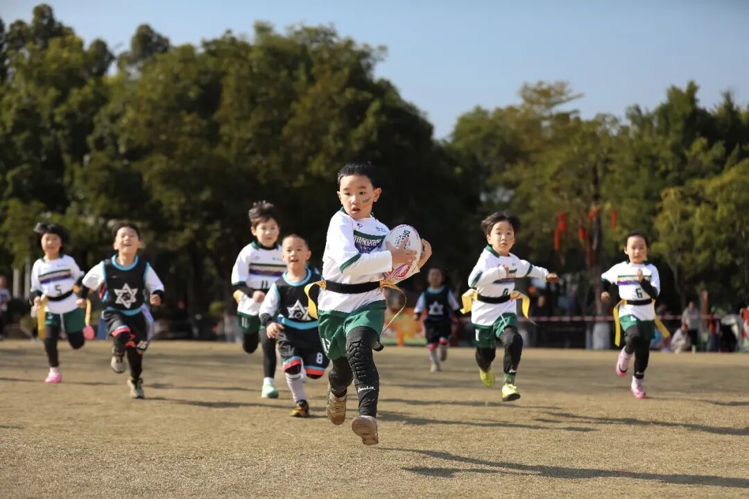 福建省福州市兒童公園，幼兒組隊員正在進行橄欖球比賽。謝貴明攝（人民視覺）